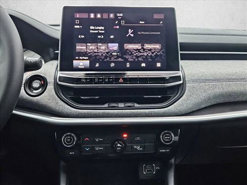 Used 2022 Jeep Compass Latitude image 13