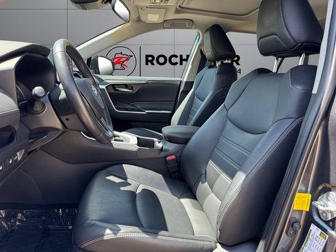 Certified 2022 Toyota RAV4 XLE Premium AWD/4WD image 10