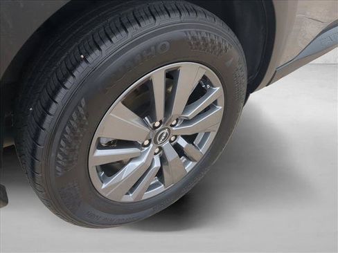 Used 2025 Nissan Pathfinder SV FWD image 23