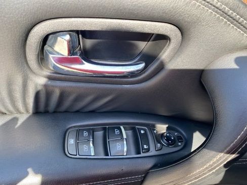 Used 2017 INFINITI QX80 4WD w/ Driver Assistance Package image 17