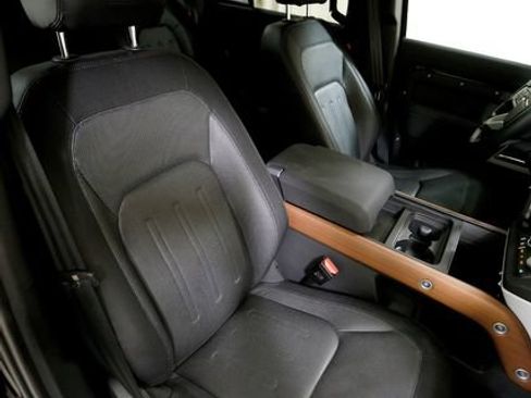 Used 2022 Land Rover Defender 110 X-Dynamic SE AWD/4WD image 9