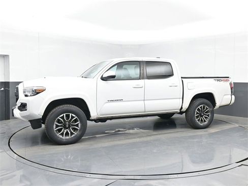 Used 2020 Toyota Tacoma TRD Sport w/ TRD Premium Sport Package image 5
