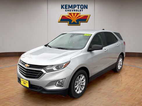 Used 2021 Chevrolet Equinox LS w/ LS Convenience Package image 2