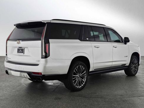 Used 2023 Cadillac Escalade ESV V image 3