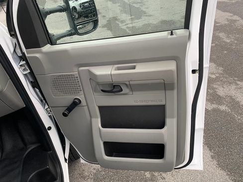 Used 2019 Ford E-350 and Econoline 350 Super Duty RWD image 21