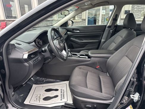 Used 2024 Nissan Altima 2.5 SV FWD image 12