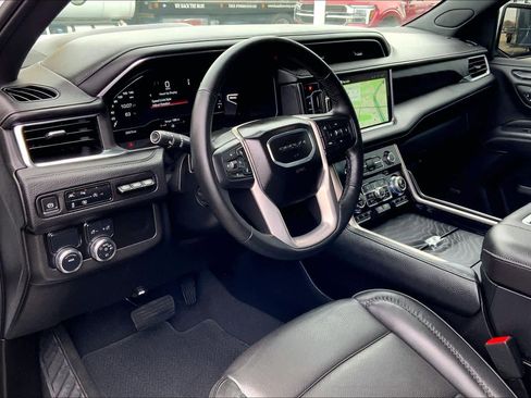 Used 2024 GMC Yukon XL Denali image 15