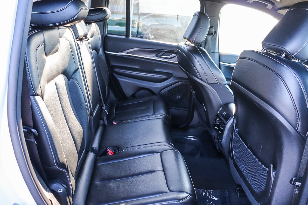 Used 2024 Jeep Grand Cherokee Limited AWD/4WD image 18