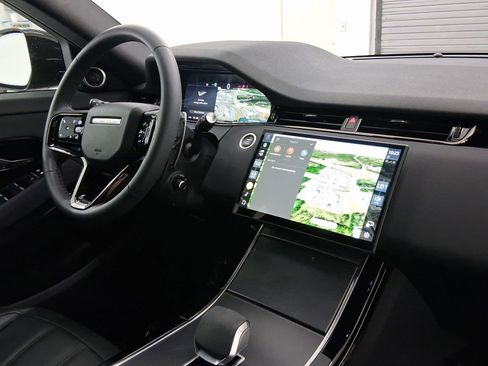 Used 2025 Land Rover Range Rover Evoque Dynamic SE image 21