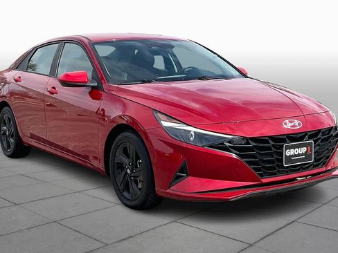 Used 2023 Hyundai Elantra SEL w/ Preferred Accessory Package image 2