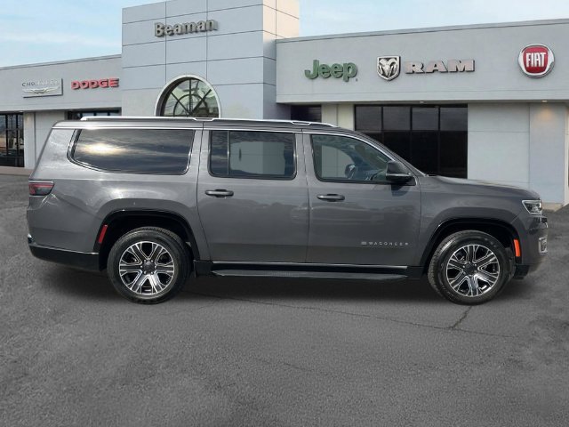 Used 2024 Jeep Wagoneer L Series II w/ Flexible Seating Group AWD/4WD image 8
