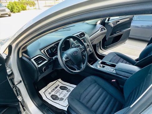 Used 2017 Ford Fusion SE FWD image 15