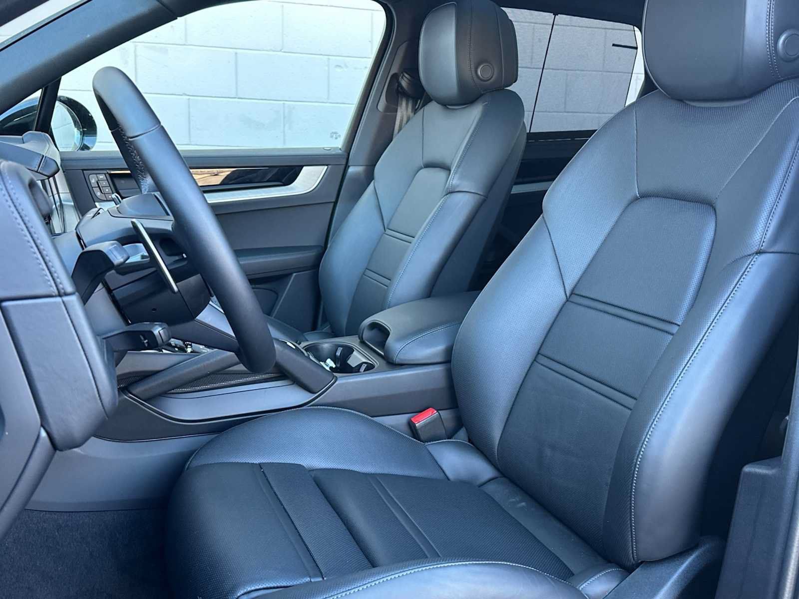 Certified 2025 Porsche Cayenne E-Hybrid AWD/4WD image 5