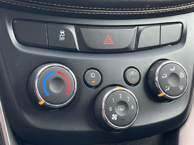 Used 2019 Chevrolet Trax LT w/ LT Convenience Package FWD image 19