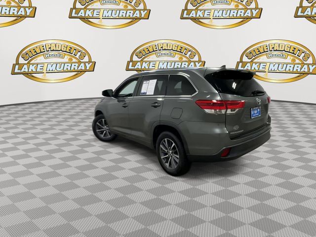 Used 2018 Toyota Highlander XLE FWD image 2