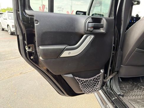Used 2014 Jeep Wrangler Unlimited Rubicon w/ Connectivity Group AWD/4WD image 29