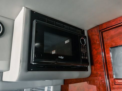 Used 2018 Mercedes-Benz Sprinter 3500 image 31