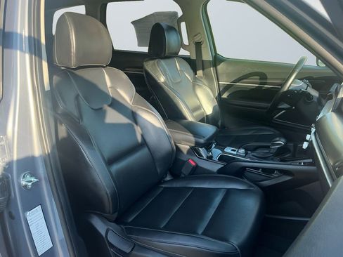 Used 2025 Kia Telluride S image 12
