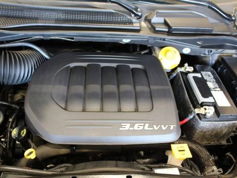 Used 2017 Dodge Grand Caravan SXT image 26