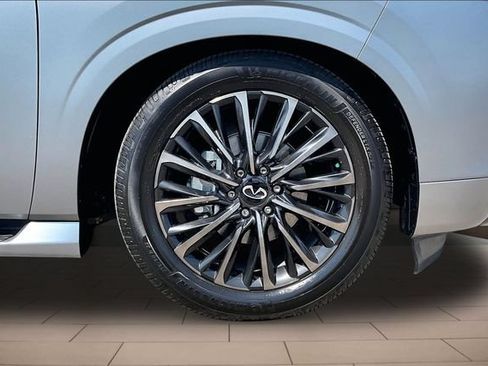 Used 2025 INFINITI QX80 Autograph AWD/4WD image 9