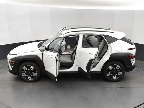 Used 2025 Hyundai Kona SEL FWD image 7