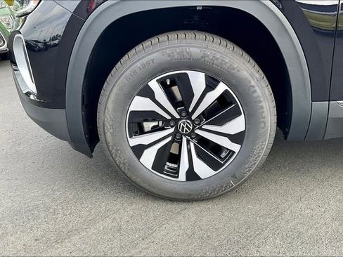 New 2025 Volkswagen Atlas SE image 13