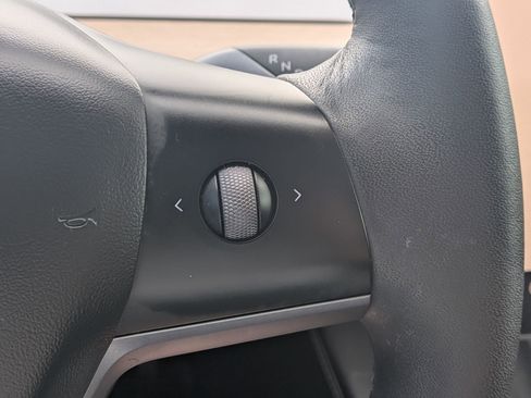 Used 2023 Tesla Model Y Long Range AWD/4WD image 18