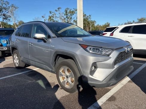Used 2021 Toyota RAV4 XLE image 4