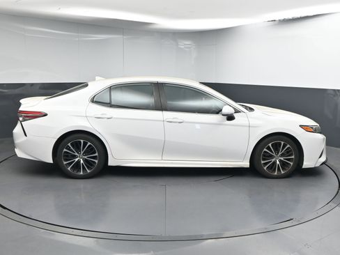 Used 2019 Toyota Camry SE image 9