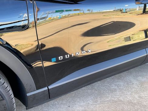 Used 2025 Chevrolet Equinox EV LT w/ Comfort Package image 11