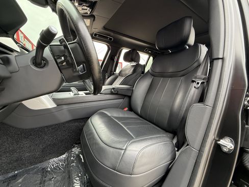 Used 2024 Land Rover Range Rover Long Wheelbase Autobiography image 11
