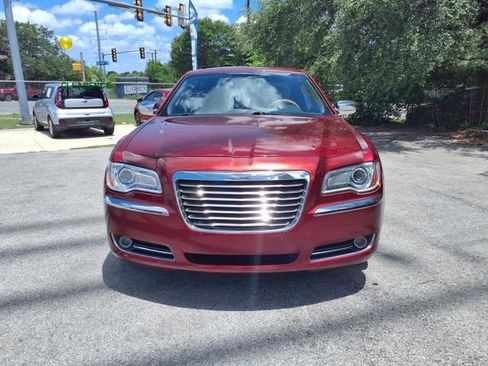 Used 2014 Chrysler 300 C RWD image 2
