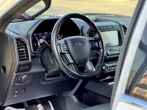 Used 2020 Ford Expedition Limited image 11