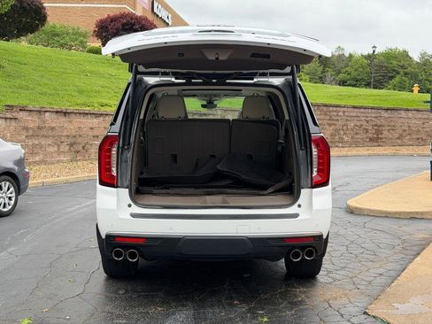 Used 2022 GMC Yukon XL Denali w/ Denali Premium Package AWD/4WD image 4