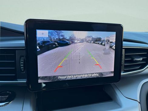 Certified 2022 Ford Explorer XLT w/ Equipment Group 202A AWD/4WD image 10