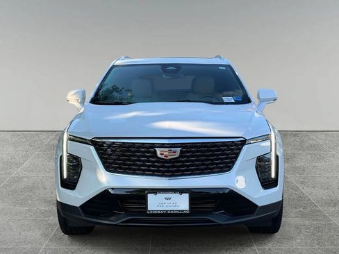 Used 2025 Cadillac XT4 Premium Luxury FWD image 8