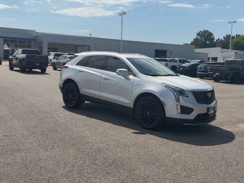 Used 2020 Cadillac XT5 Premium Luxury FWD image 2