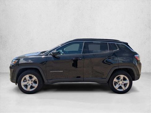 Used 2024 Jeep Compass Latitude AWD/4WD image 9