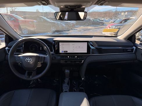 Used 2025 Toyota Camry XLE AWD/4WD image 19