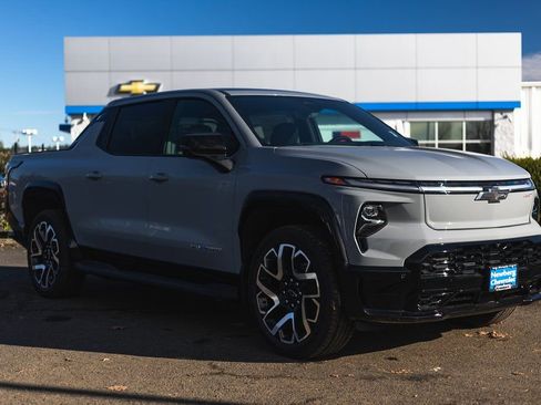 New 2025 Chevrolet Silverado EV RST image 8
