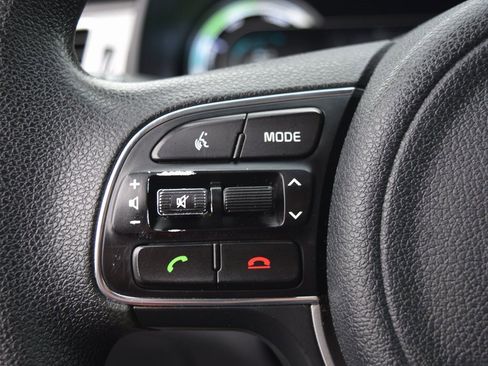 Used 2017 Kia Niro LX image 15