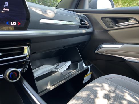 New 2026 Chevrolet Traverse LT w/ Sun and Wheel Package FWD image 30