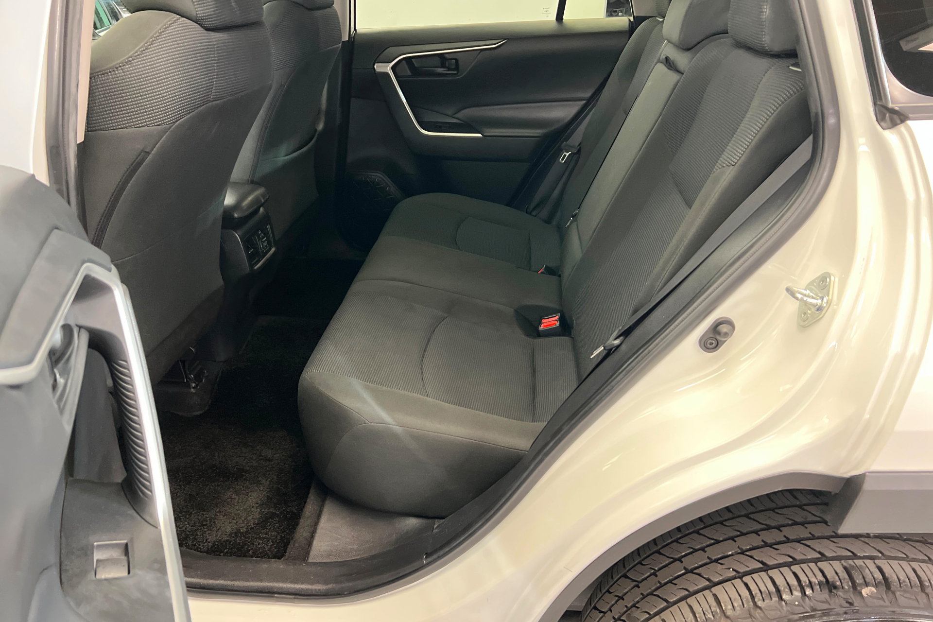 Used 2022 Toyota RAV4 LE FWD image 22