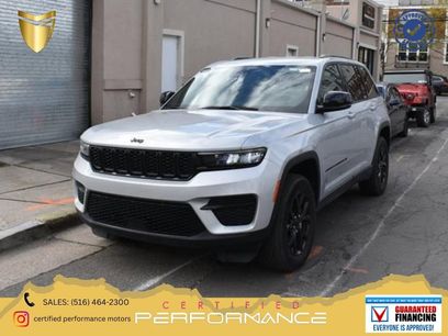 Used 2025 Jeep Grand Cherokee Altitude