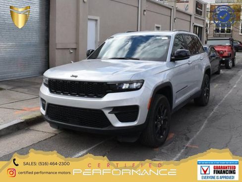 Used 2025 Jeep Grand Cherokee Altitude image 1