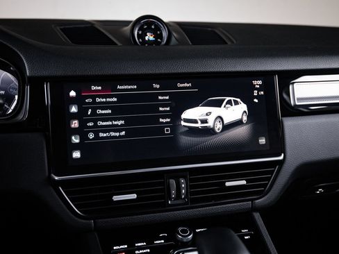 Certified 2023 Porsche Cayenne Platinum Edition AWD/4WD image 18