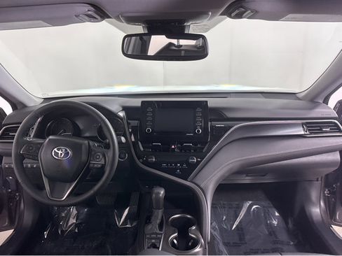 Used 2024 Toyota Camry SE image 4