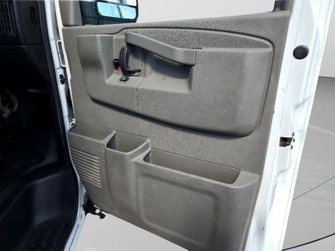 Used 2017 Chevrolet Express 2500 RWD image 36
