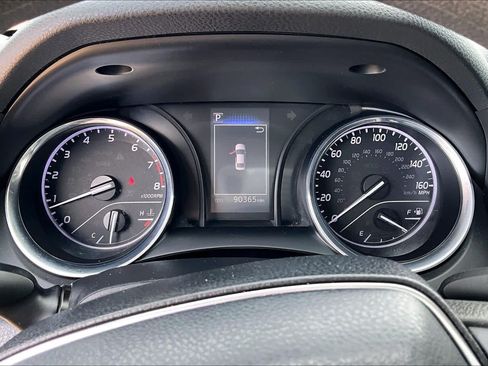 Used 2019 Toyota Camry LE FWD image 23
