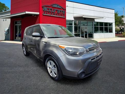 Used 2016 Kia Soul FWD image 2